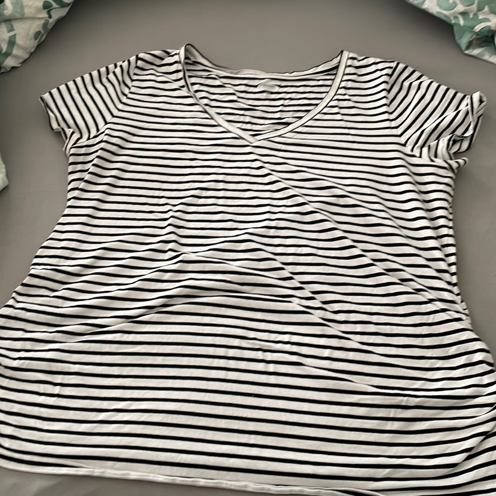 Maternity fitted tee